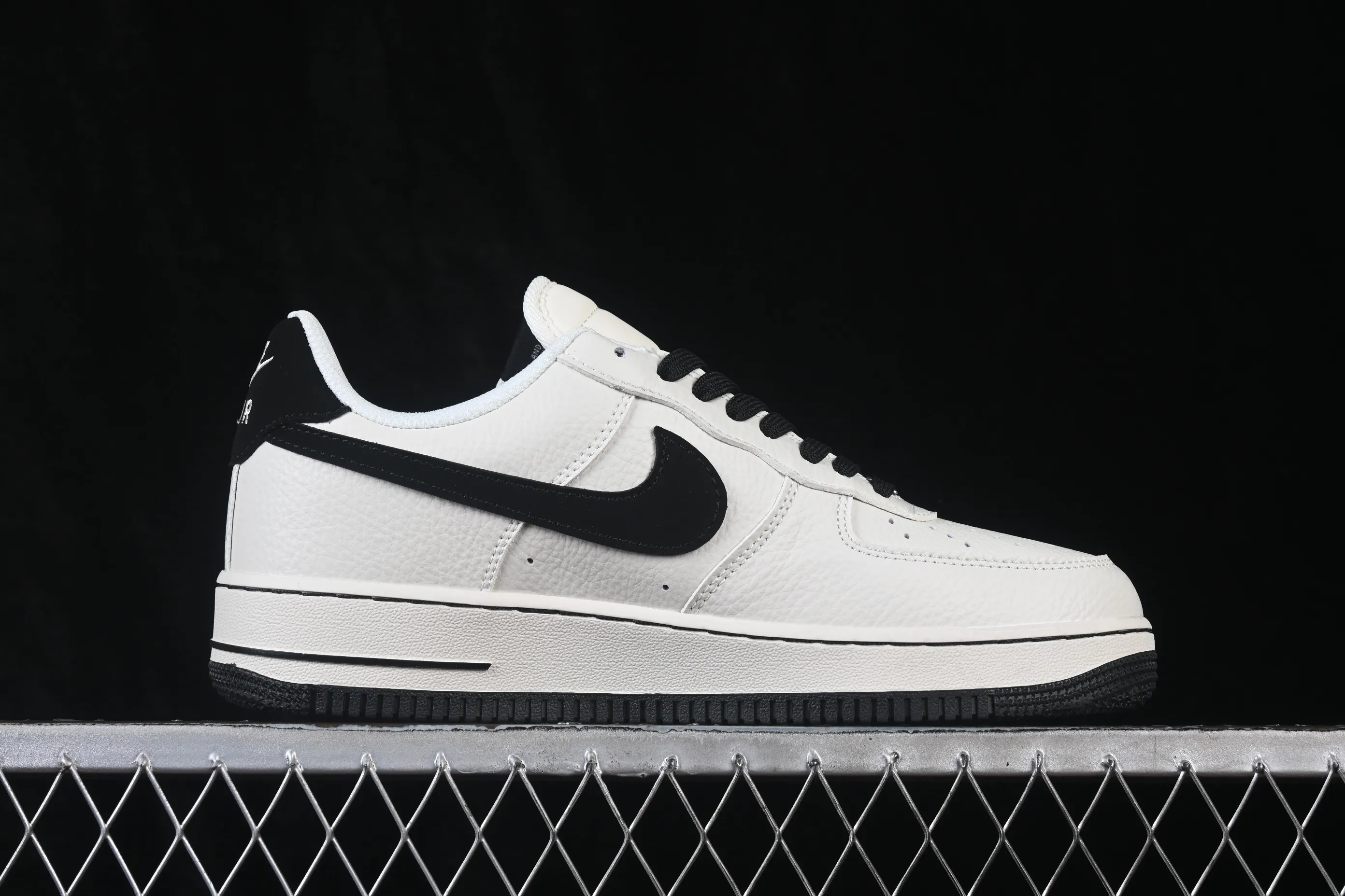 All Categories Nk Air Force 1 Air Force Series Nk Air Force 1 Low Air Force Low Nike Air Force 1'07 Low Beige White Black Air Force One Low Casual Shoes NH0601-546